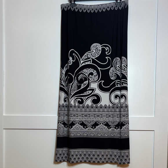 Susan Graver Dresses & Skirts - Susan Graver Black and White Patterned Skirt